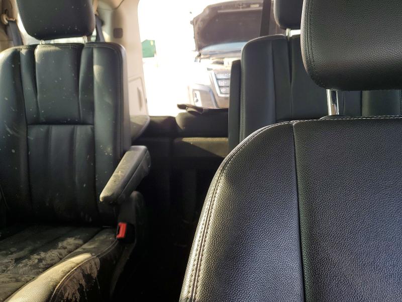 Photo 10 from auction – 2013 CHRYSLER TOWN & COU with VIN 2C4RC1CG5DR569371