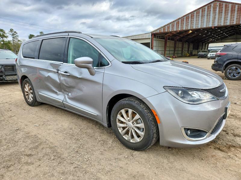 Photo 4 from auction – 2017 CHRYSLER PACIFICA with VIN 2C4RC1BG9HR517507