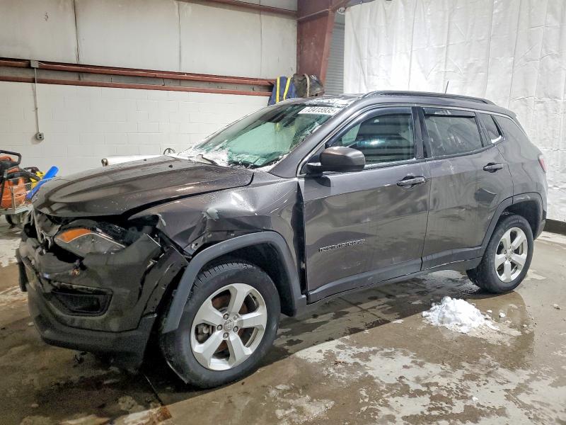 JEEP COMPASS 2019 with VIN 3C4NJDBB9KT768493 - Photo from auction