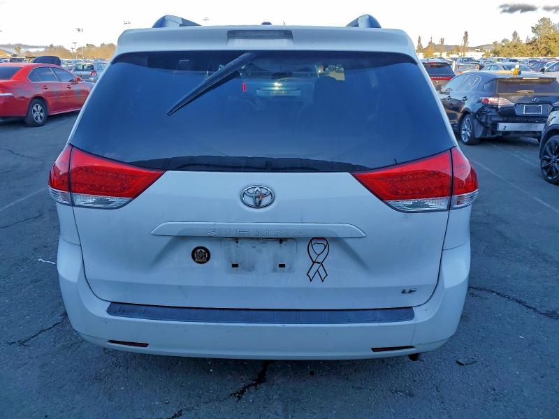Photo 6 from auction – 2013 TOYOTA SIENNA LE with VIN 5TDKK3DC9DS405222