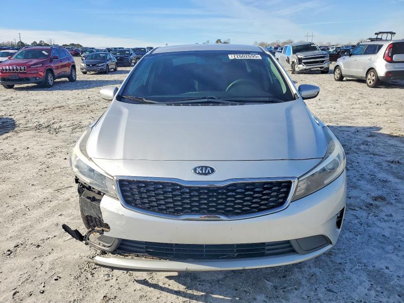 صورة رقم 5 من المزاد - 2017 KIA FORTE LX مع VIN 3KPFK4A74HE037482