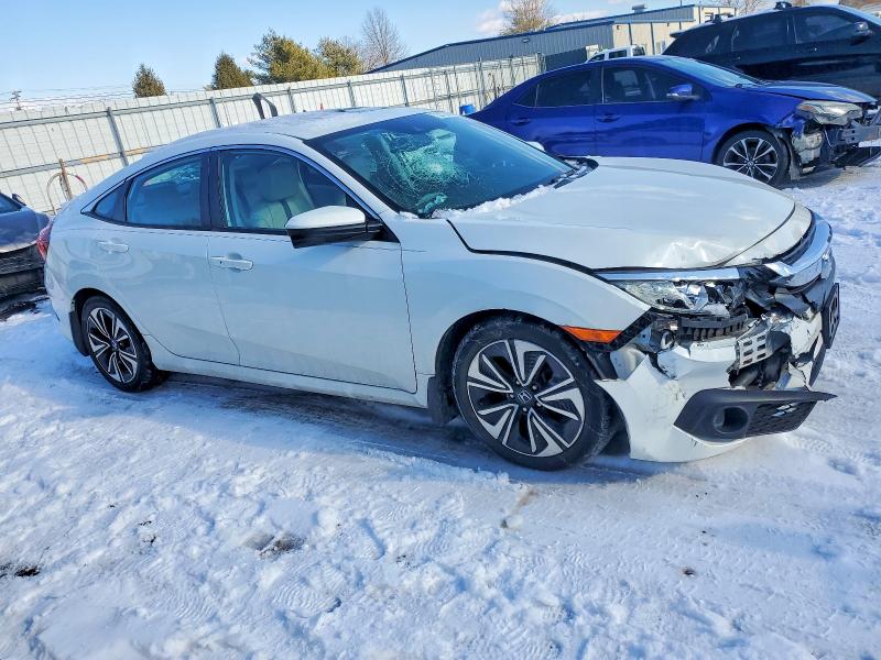Photo 4 from auction – 2016 HONDA CIVIC with VIN 2HGFC1F81GH642965