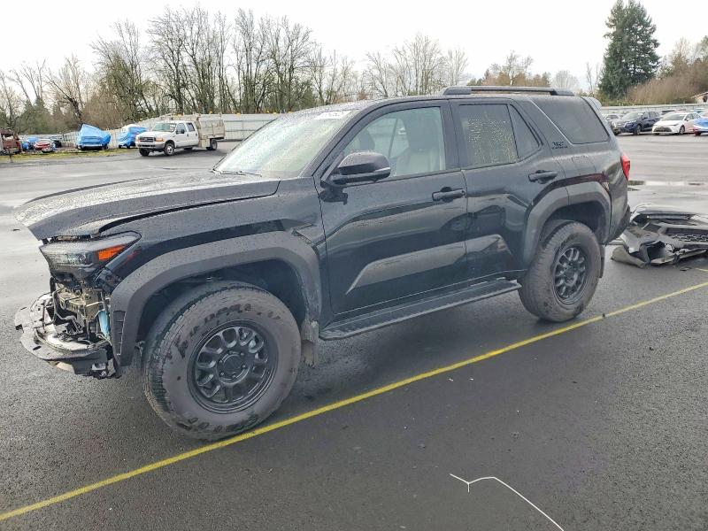 TOYOTA 4RUNNER SR 2025 مع رقم تعريف المركبة JTEVA5BR9S5026853 - صورة من المزاد