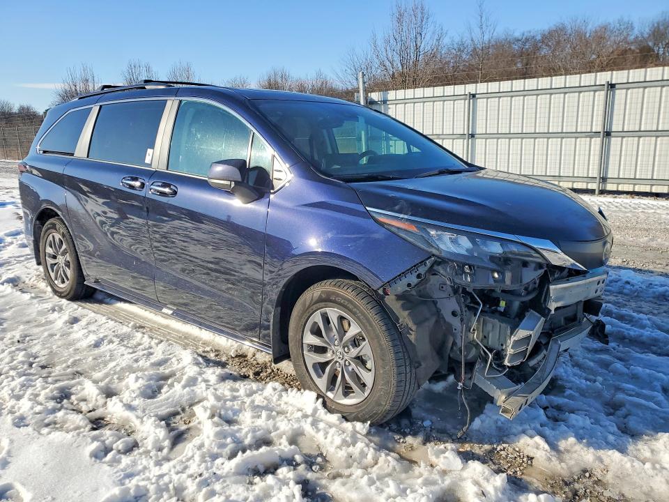 Photo 4 from auction – 2024 TOYOTA SIENNA XLE with VIN 5TDYRKEC3RS224848
