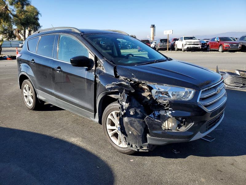 صورة رقم 4 من المزاد - 2018 FORD ESCAPE SE مع VIN 1FMCU0GD9JUB10495