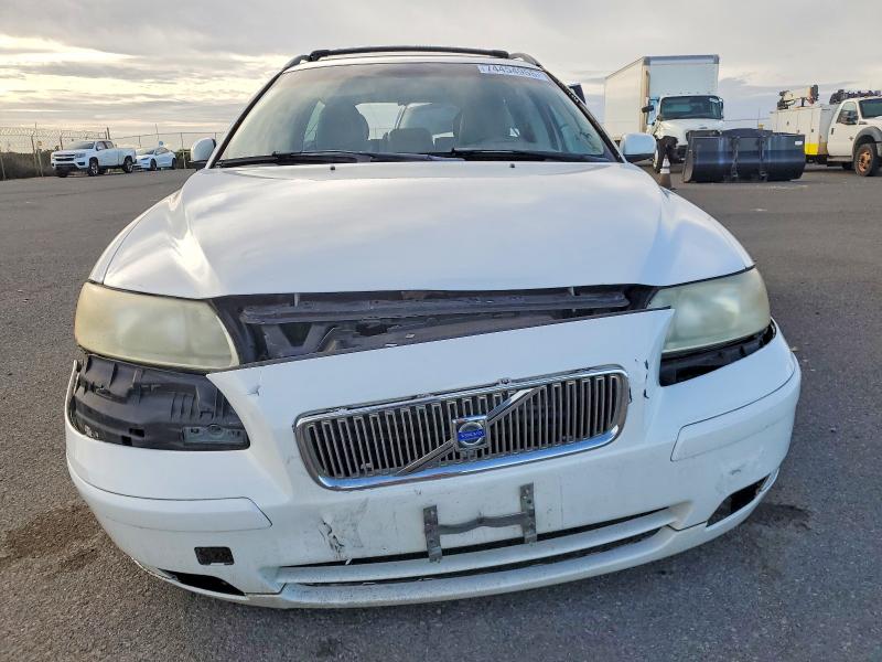 Photo 5 from auction – 2005 VOLVO V70 with VIN YV1SW612X52513093