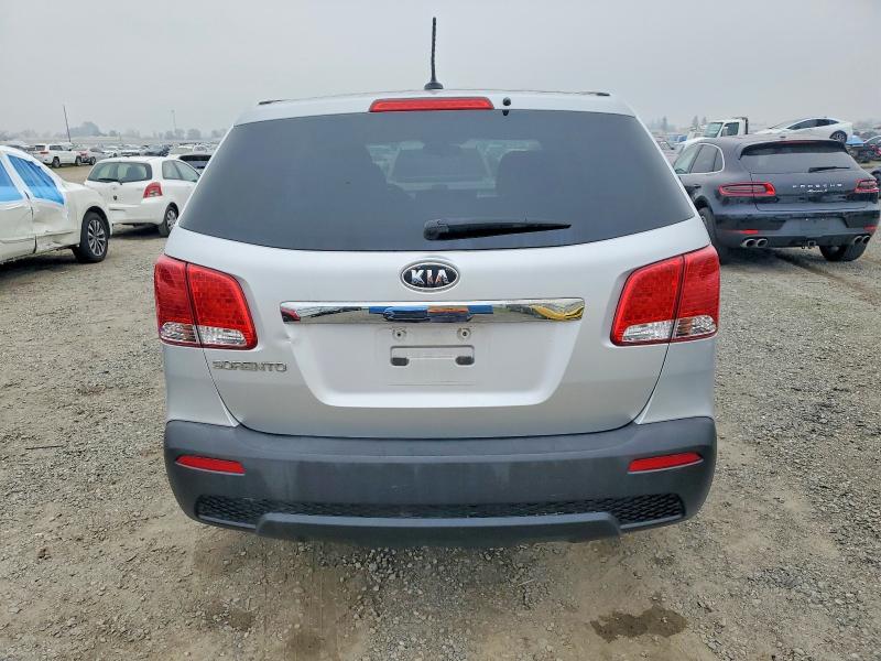 Photo 6 from auction – 2011 KIA SORENTO with VIN 5XYKT3A17BG010675