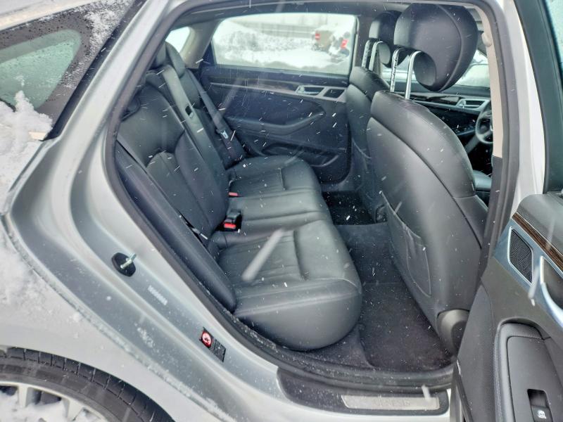 Photo 10 from auction – 2016 HYUNDAI GENESIS with VIN KMHGN4JE7GU130356