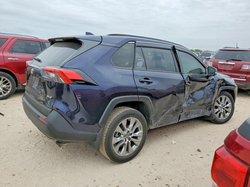 Foto 3 de la subasta – 2022 TOYOTA RAV4 XLE P con VIN JTMC1RFV7ND093200