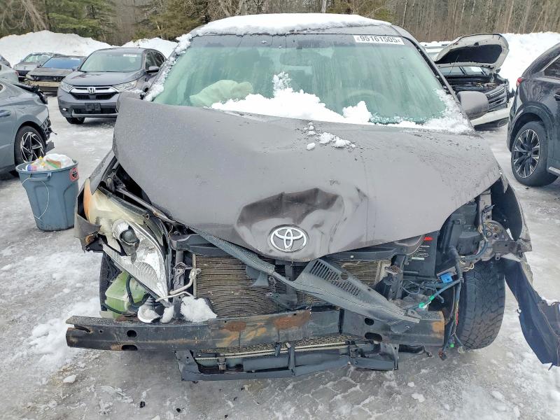Photo 5 from auction – 2011 TOYOTA SIENNA LE with VIN 5TDKK3DC9BS101756
