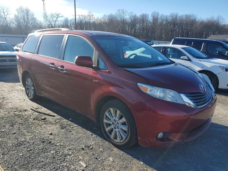 Photo 4 from auction – 2011 TOYOTA SIENNA XLE with VIN 5TDDK3DC9BS019082