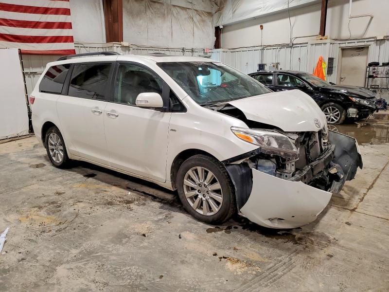 Photo 4 from auction – 2017 TOYOTA SIENNA XLE with VIN 5TDDZ3DC7HS165498