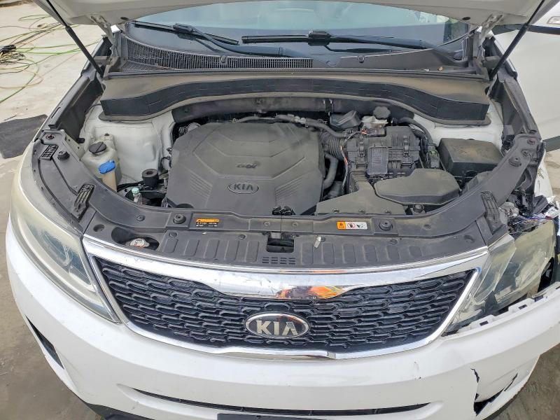 Photo 12 from auction – 2015 KIA SORENTO LX with VIN 5XYKTDA78FG643945