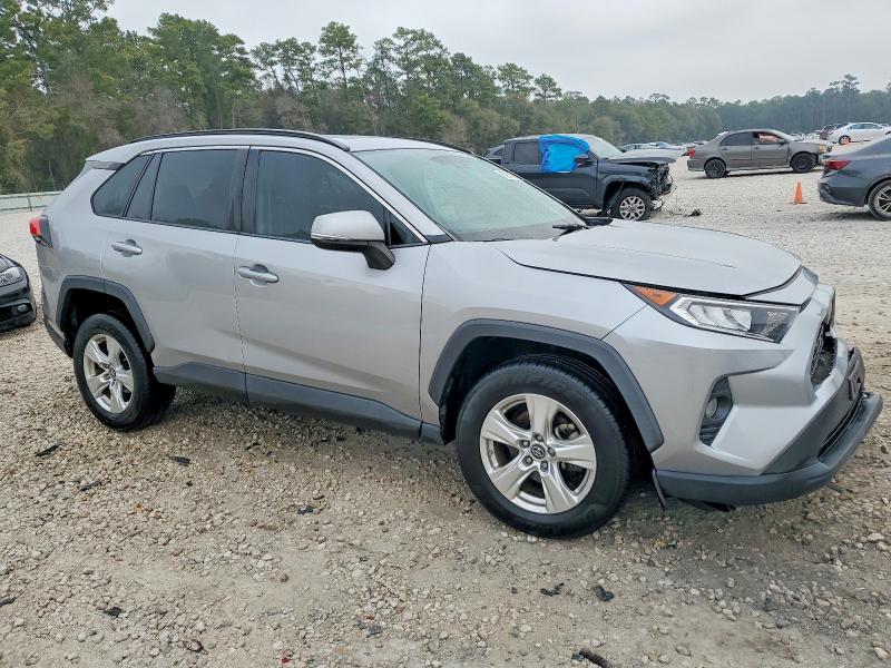 Photo 4 from auction – 2019 TOYOTA RAV4 with VIN 2T3W1RFV9KC014803