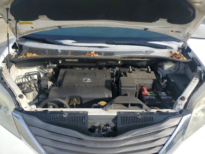 Photo 12 from auction – 2011 TOYOTA SIENNA XLE with VIN 5TDYK3DC8BS040328
