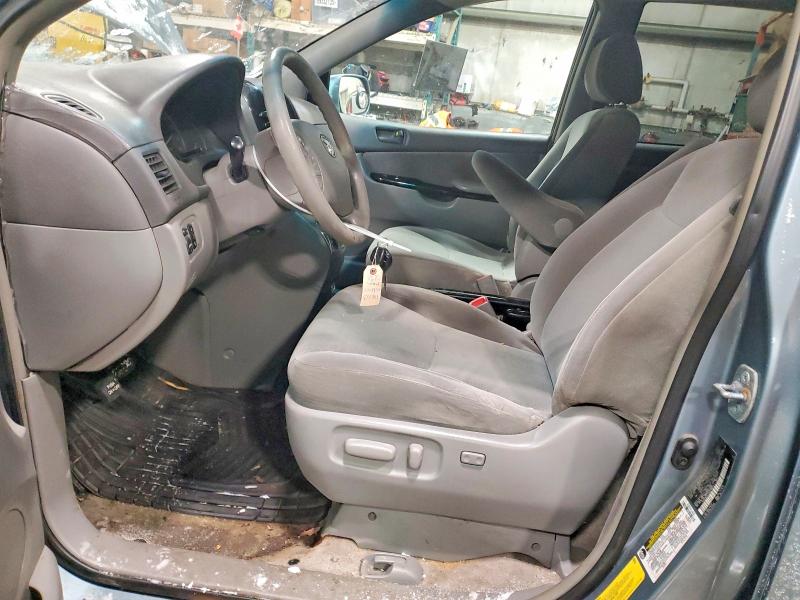 Photo 7 from auction – 2005 TOYOTA SIENNA with VIN 5TDZA23C15S236621