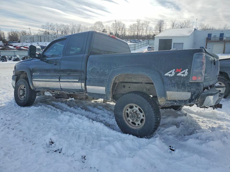 Photo 2 from auction – 2005 CHEVROLET SILVERADO with VIN 1GCHK29U95E143618