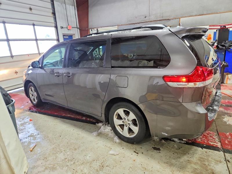 Photo 2 from auction – 2011 TOYOTA SIENNA LE with VIN 5TDKK3DC4BS144384