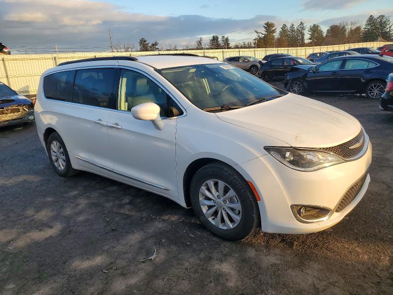 Photo 4 from auction – 2017 CHRYSLER PACIFICA T with VIN 2C4RC1BG3HR533928