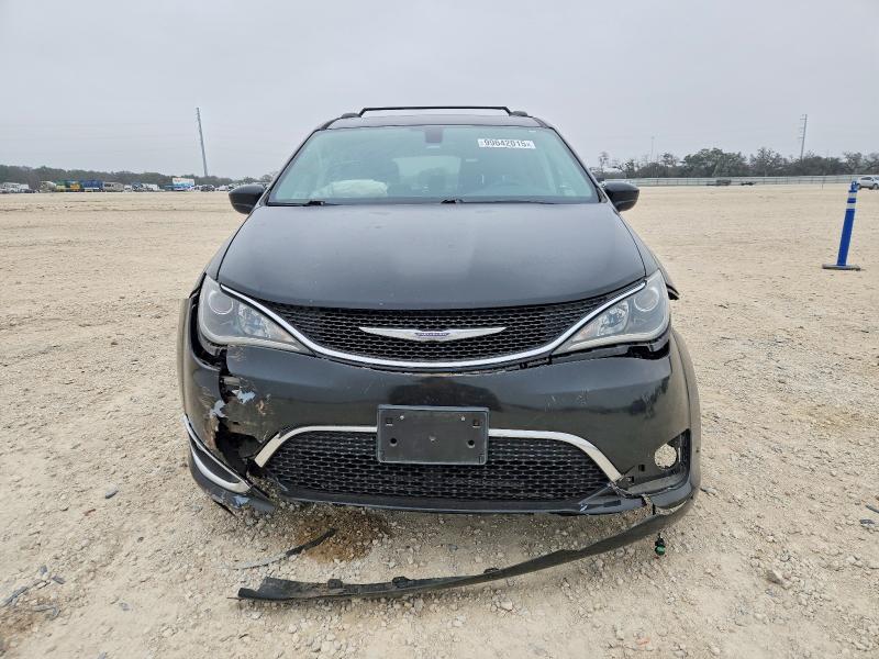 Photo 5 from auction – 2017 CHRYSLER PACIFICA T with VIN 2C4RC1EG2HR592237