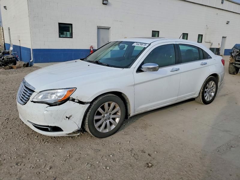 CHRYSLER 200 2013 with VIN 1C3CCBCG7DN522629 - Photo from auction