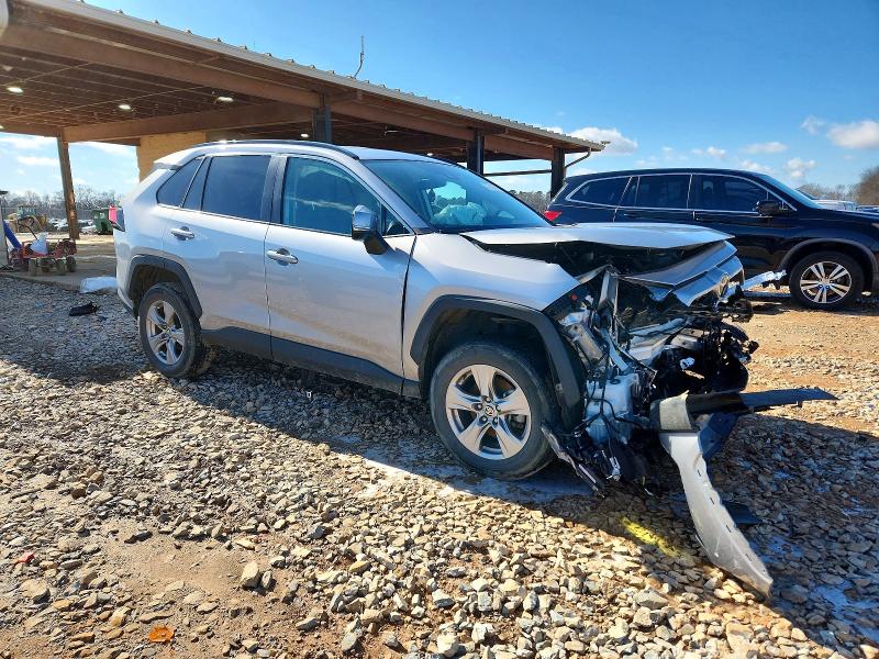 Photo 4 from auction – 2022 TOYOTA RAV4 with VIN 2T3W1RFV9NC185538