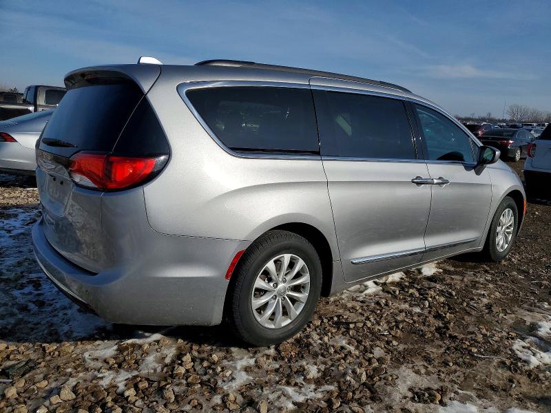 Photo 3 from auction – 2017 CHRYSLER PACIFICA T with VIN 2C4RC1BG1HR795270