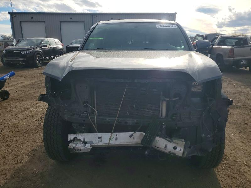 Photo 5 from auction – 2017 TOYOTA TACOMA with VIN 3TMDZ5BN2HM015475