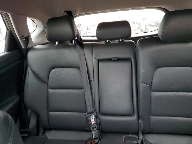 Photo 10 from auction – 2018 HYUNDAI TUCSON with VIN KM8J33A41JU719231