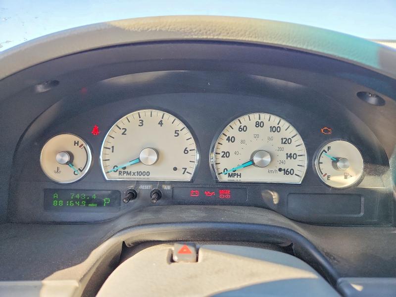 Photo 9 from auction – 2004 FORD THUNDERBIR with VIN 1FAHP63A14Y108744