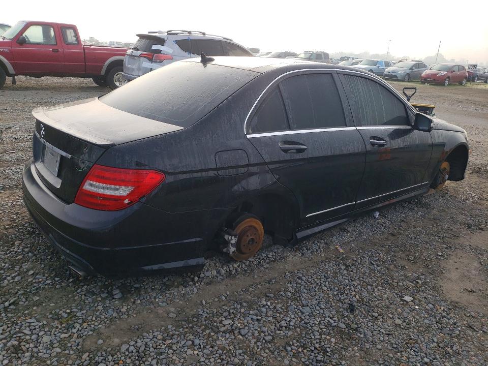 Photo 3 from auction – 2014 MERCEDES-BENZ C with VIN WDDGF5HB9EA895155