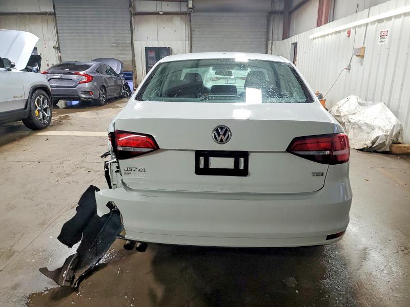Photo 6 from auction – 2017 VOLKSWAGEN JETTA S with VIN 3VW2B7AJ8HM302015