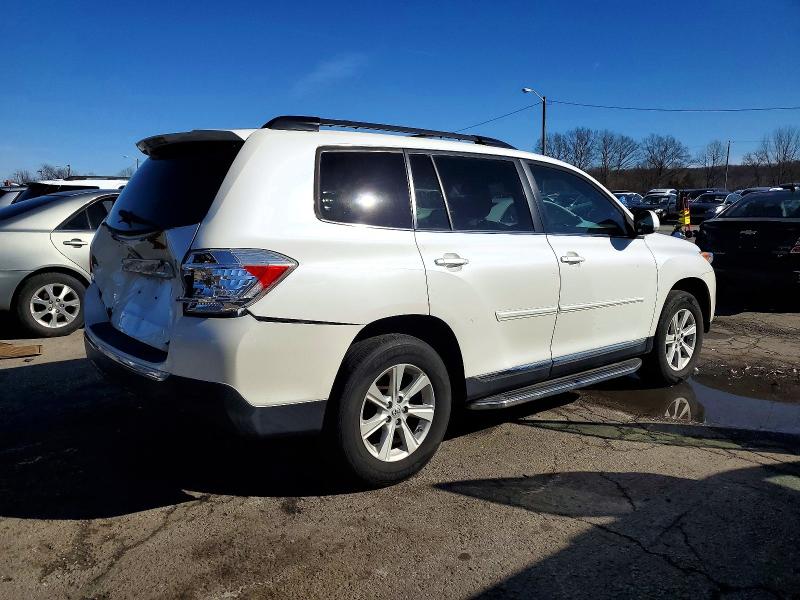 Photo 3 from auction – 2013 TOYOTA HIGHLANDER with VIN 5TDZK3EH3DS129483