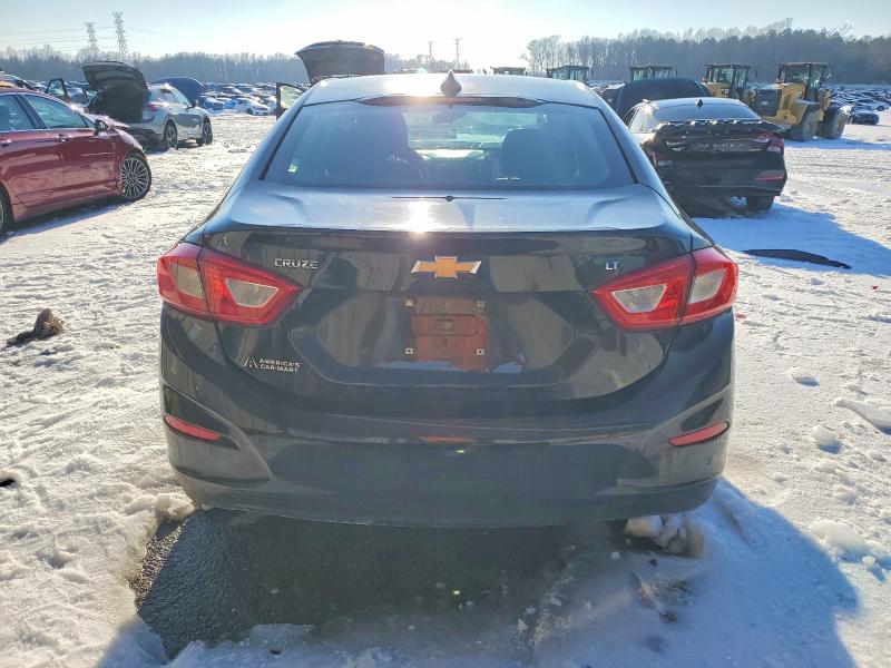 Photo 6 from auction – 2018 CHEVROLET CRUZE LT with VIN 1G1BE5SM7J7206053