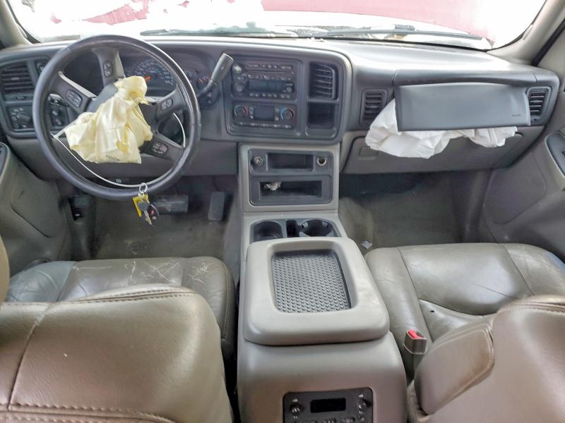 Photo 8 from auction – 2004 CHEVROLET SUBURBAN with VIN 3GNFK16Z54G111748