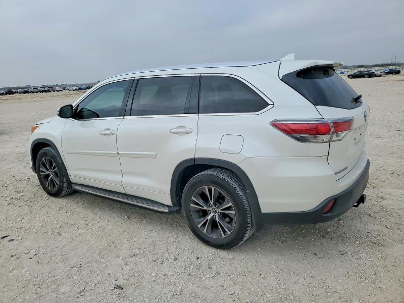 Photo 2 from auction – 2016 TOYOTA HIGHLANDER with VIN 5TDKKRFHXGS132145