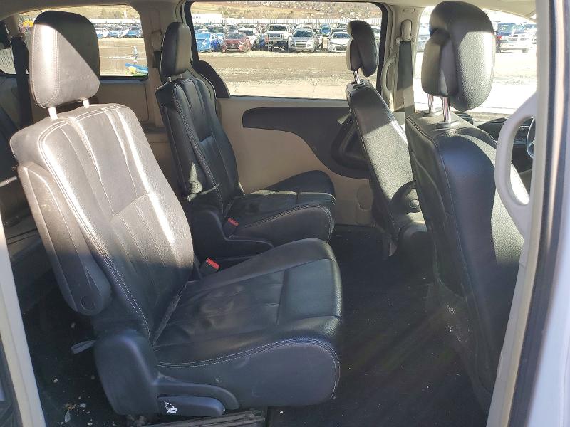 Photo 11 from auction – 2015 CHRYSLER TOWN & COU with VIN 2C4RC1BG6FR716186