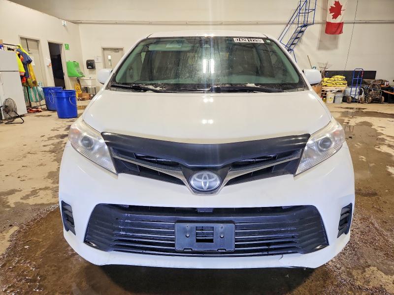 Photo 5 from auction – 2018 TOYOTA SIENNA LE with VIN 5TDKZ3DC4JS965592