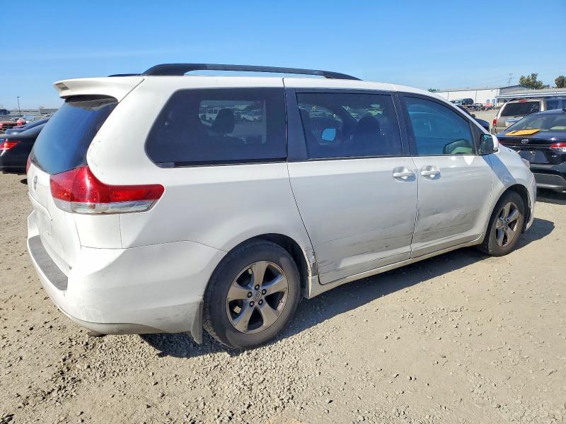 Photo 3 from auction – 2013 TOYOTA SIENNA LE with VIN 5TDKK3DC6DS359395