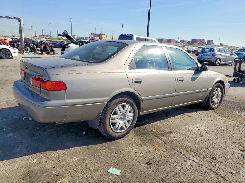 Photo 3 from auction – 2001 TOYOTA CAMRY with VIN 4T1BG22K41U060268