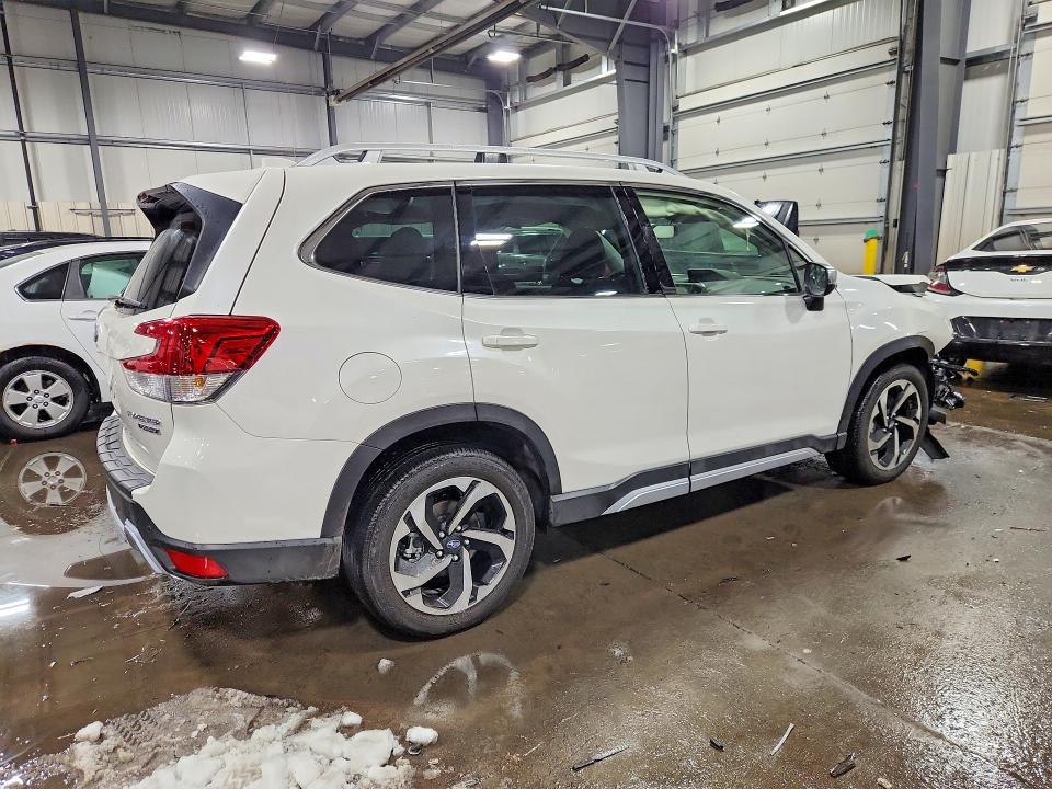 Photo 3 from auction – 2023 SUBARU FORESTER with VIN JF2SKARC2PH446301