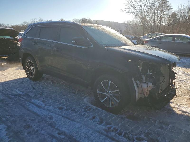 Photo 4 from auction – 2018 TOYOTA HIGHLANDER with VIN 5TDJZRFH5JS530894