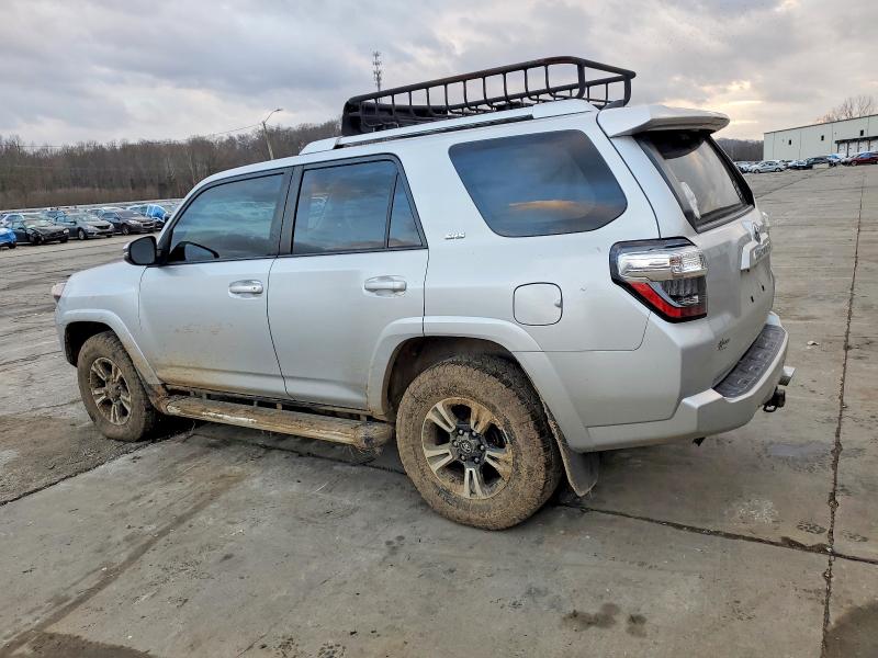 Photo 2 from auction – 2018 TOYOTA 4RUNNER SR with VIN JTEBU5JR3J5561722