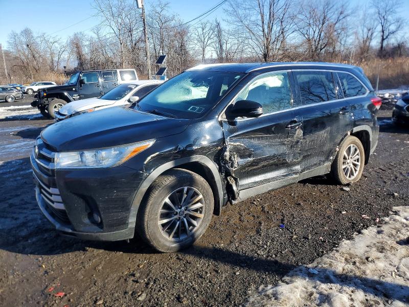 TOYOTA HIGHLANDER 2019 with VIN 5TDJZRFH6KS594976 - Photo from auction