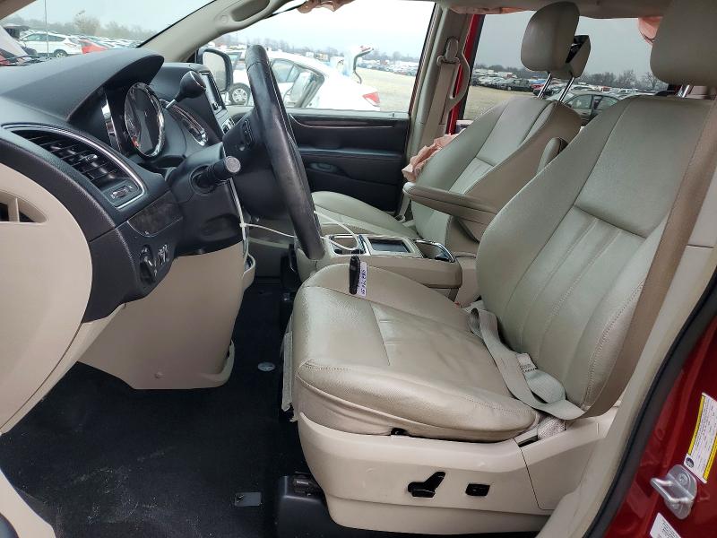 Photo 7 from auction – 2014 CHRYSLER TOWN & COU with VIN 2C4RC1BGXER422904