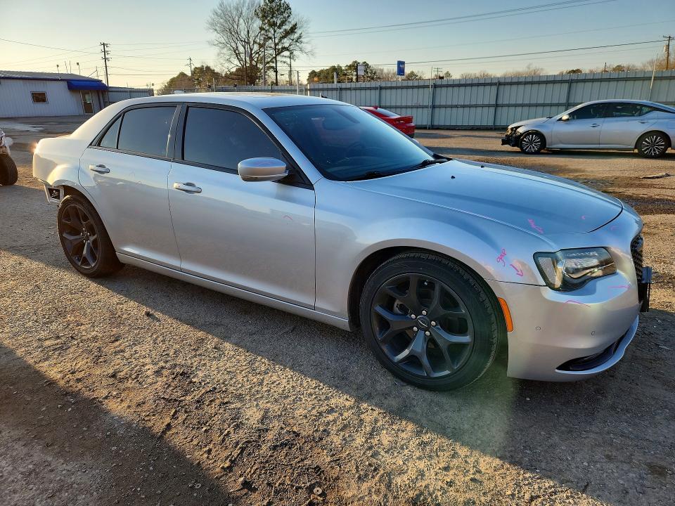 Photo 4 from auction – 2023 CHRYSLER 300 with VIN 2C3CCABG3PH538416