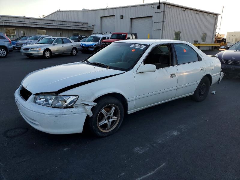 Photo 1 from auction – 2000 TOYOTA CAMRY with VIN 4T1BG22K3YU985649