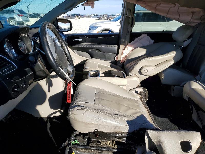 Photo 7 from auction – 2014 CHRYSLER TOWN & COU with VIN 2C4RC1BG4ER192874