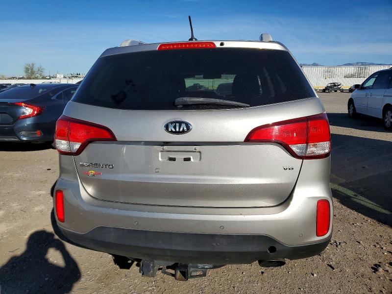 Photo 6 from auction – 2015 KIA SORENTO LX with VIN 5XYKT4A79FG613143