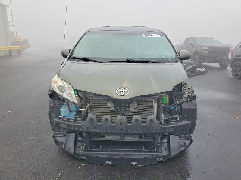 Photo 5 from auction – 2013 TOYOTA SIENNA LE with VIN 5TDKK3DC1DS337899